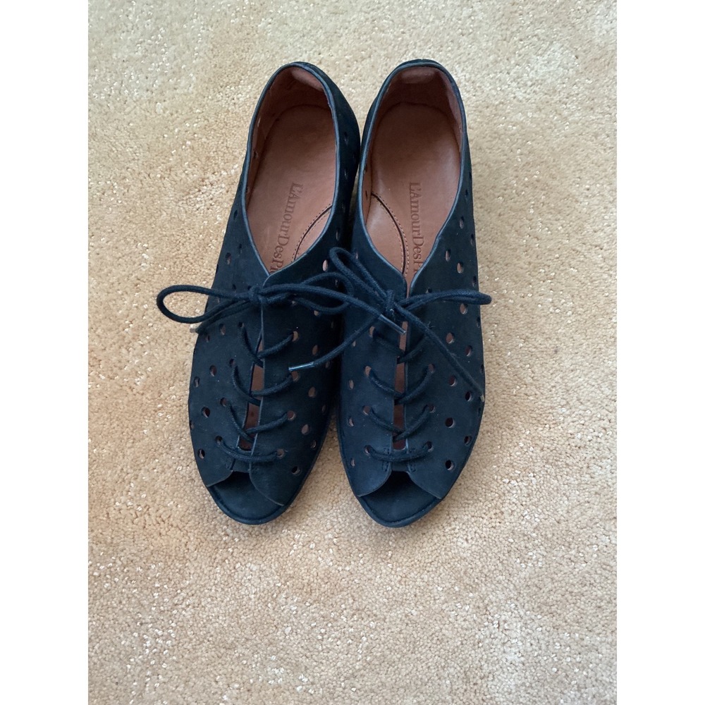 LAmour Des Pieds Black Suede Lace Perforated Peep Toe Style Wedge Shoes Sz 8.5 - Picture 2 of 9